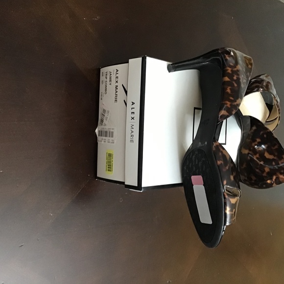 Shoes, Brahmin handbag, designer dress - Picture 15 of 16